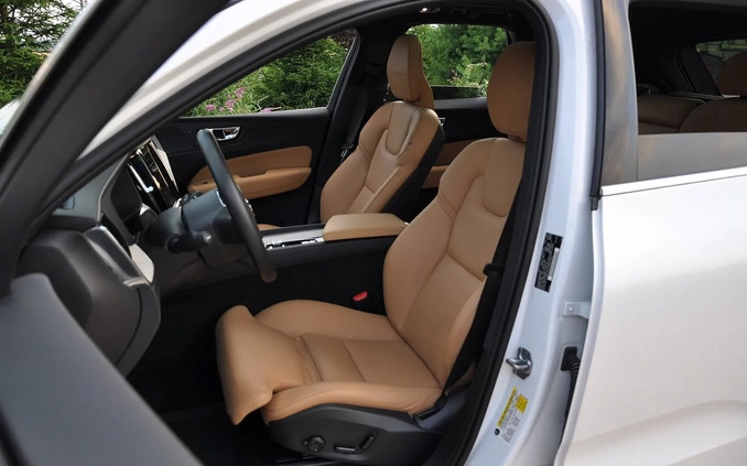 Volvo XC 60 cena 159000 przebieg: 13000, rok produkcji 2019 z Strzelin małe 466